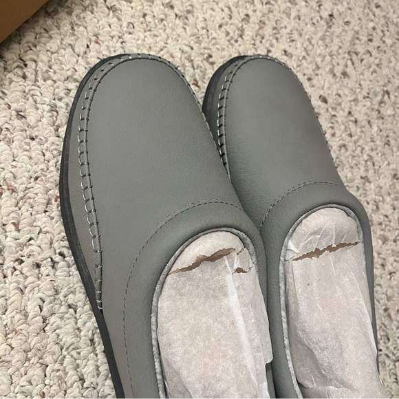 NEW IN BOX My Pillow My Slippers Women’s Slip Ons - Picture 4 of 10
